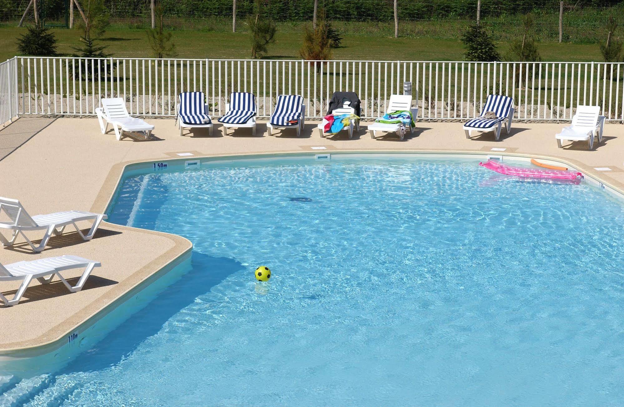 Residence Nemea Les Roches Saint-Pol-de-Leon Bagian luar foto